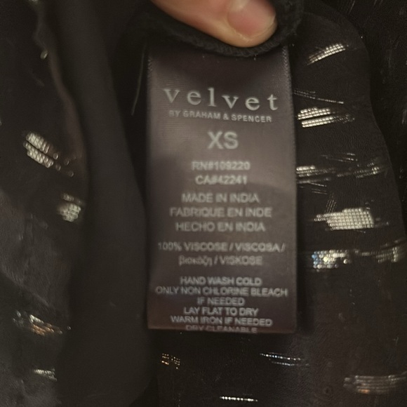 Velvet by Graham & Spencer black short sleeve metallic disco 🪩 blouse. - Picture 10 of 10